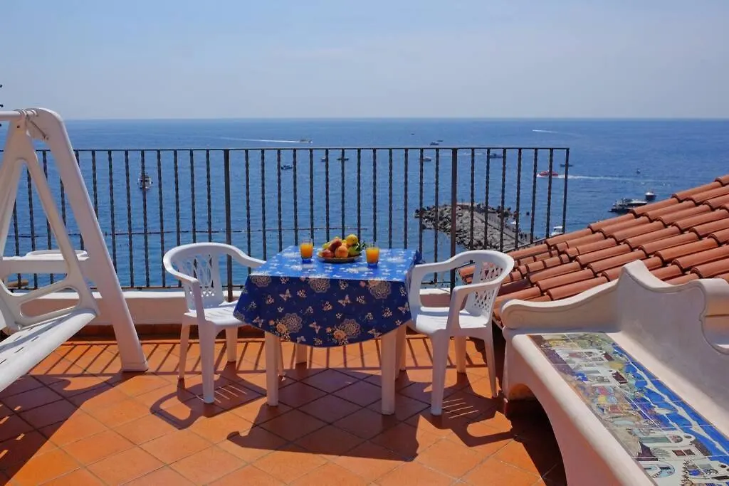 בית נופש Mamma Rosanna 2 - Studio Flat In Amalfi With Terrace איטליה